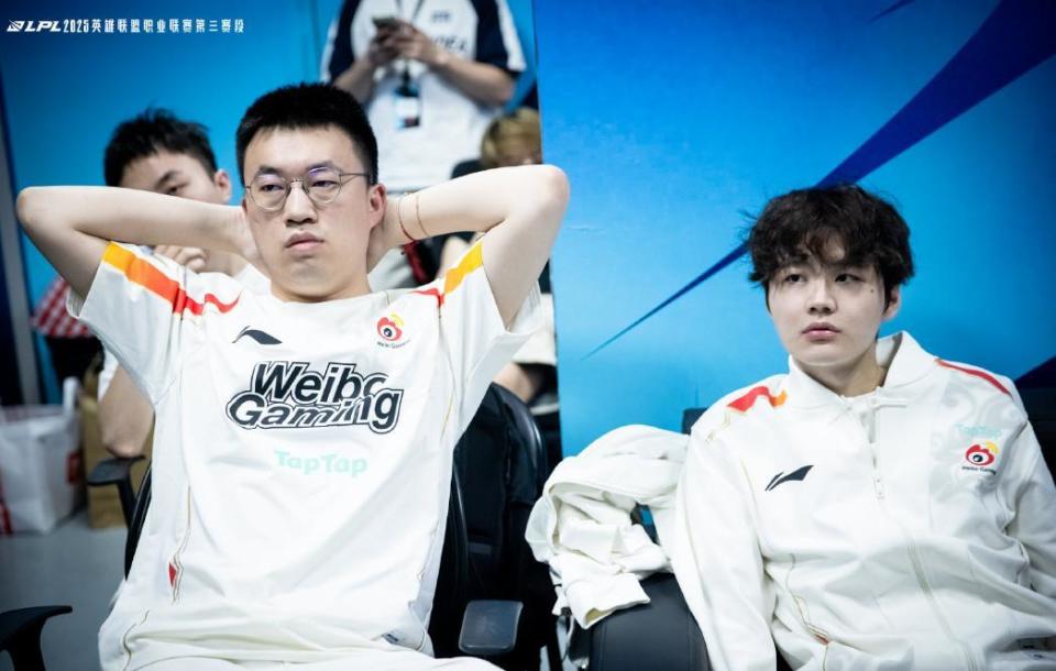 JDG血洗TES,Chovy关键团战开团秒人峡谷大战八强赛,引爆全场热议 JDG血洗TES,Chovy关键团战开团秒人峡谷大战八强赛,引爆全场热议